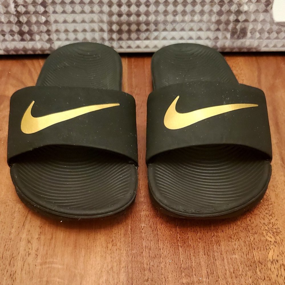 [SOLD] Nike Kawa Slides Black Metallic Gold_12C